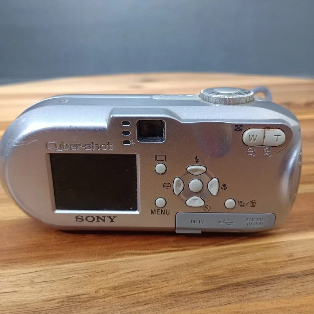 Sony Digital Camera Cybershot DSC-P93A 5.1MP‎ Silver UNTESTED PAIR REPAIR ONLY